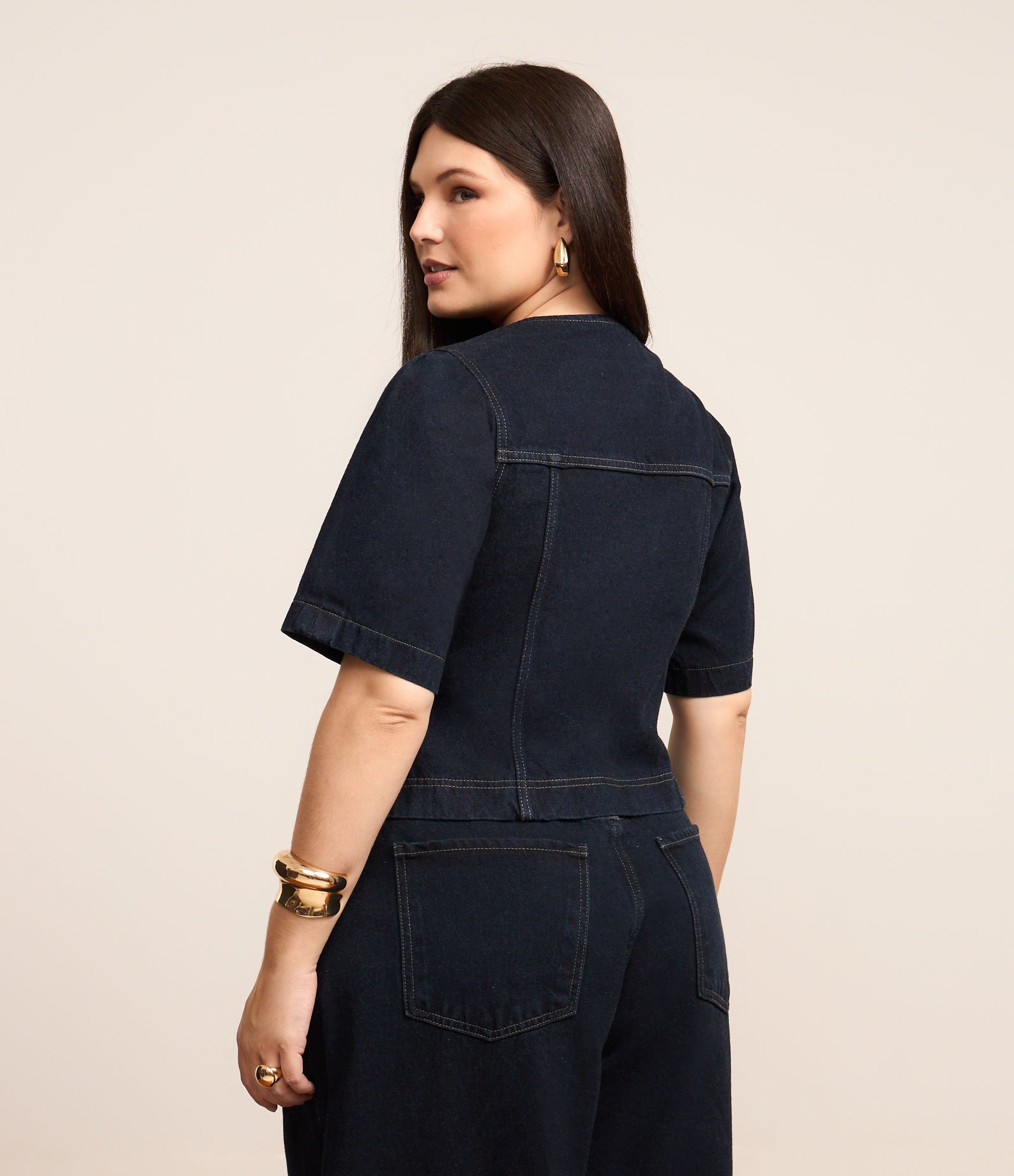 Camisa em Jeans Amaciado com Decote V Curve & Plus Size Azul 3