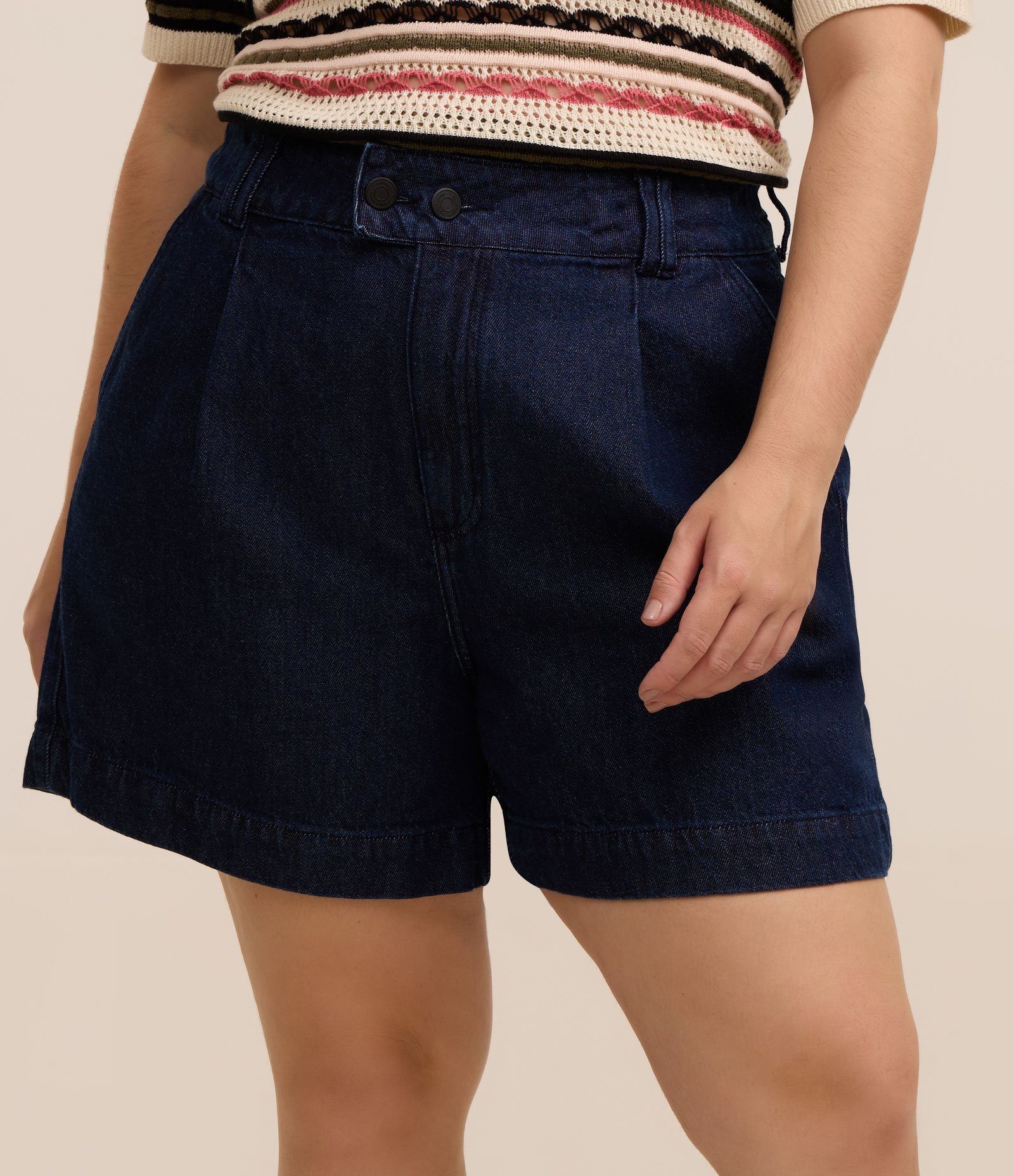 Short Jeans Cós Alfaiatado com Botão Duplo Curve & Plus Size Azul 2