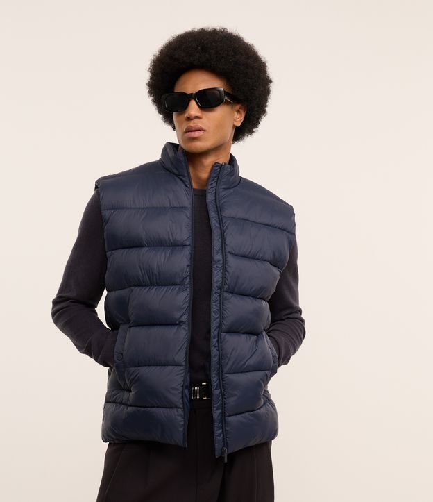 Colete Puffer em Poliamida com Gola Alta e Bolsos