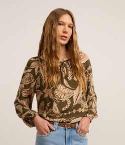 Blusa em Viscose com com Elástico no Decote e Estampa Folhagem