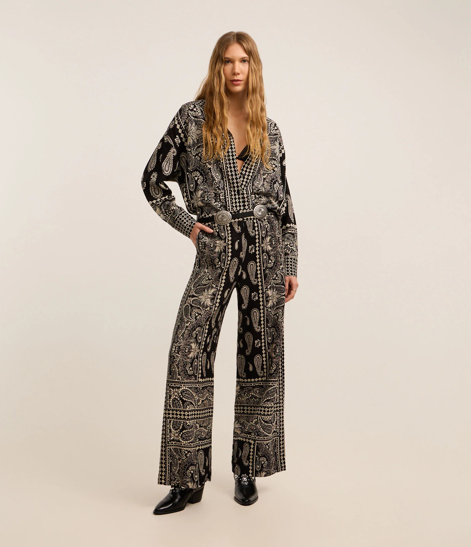 Camisa Boho em Viscolinho com Estampa Paisley Preto 2