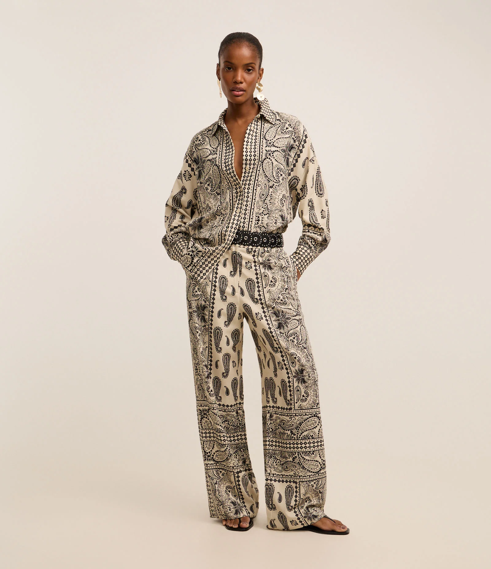 Calça Boho Wide Leg em Viscolinho com Estampa Paisley Off White/Preto 1