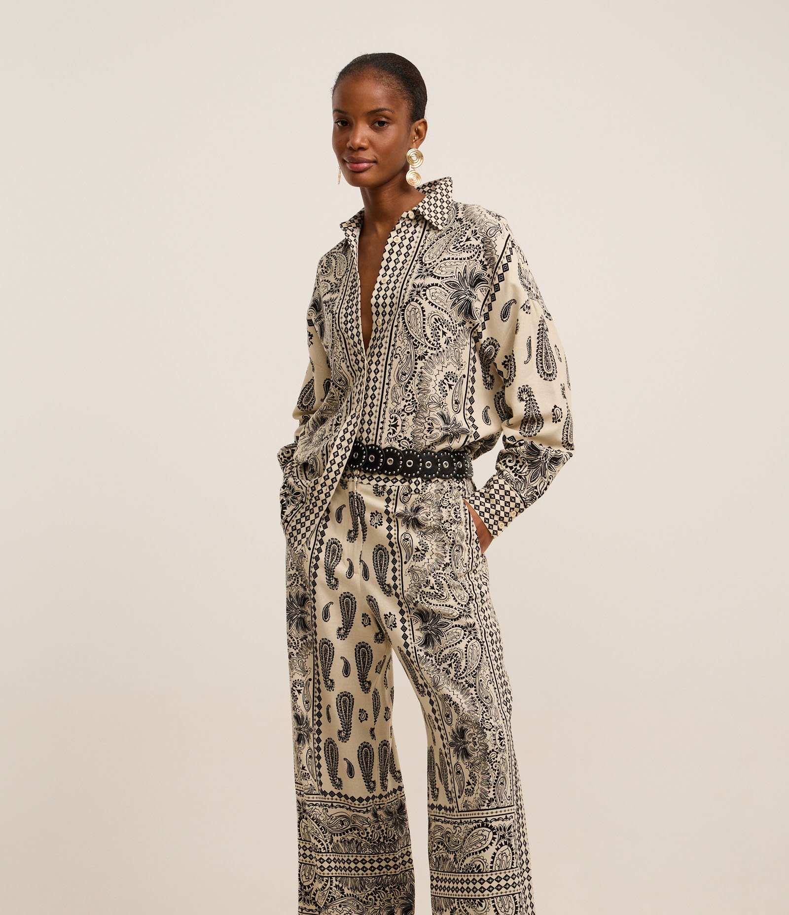 Calça Boho Wide Leg em Viscolinho com Estampa Paisley Off White/Preto 2