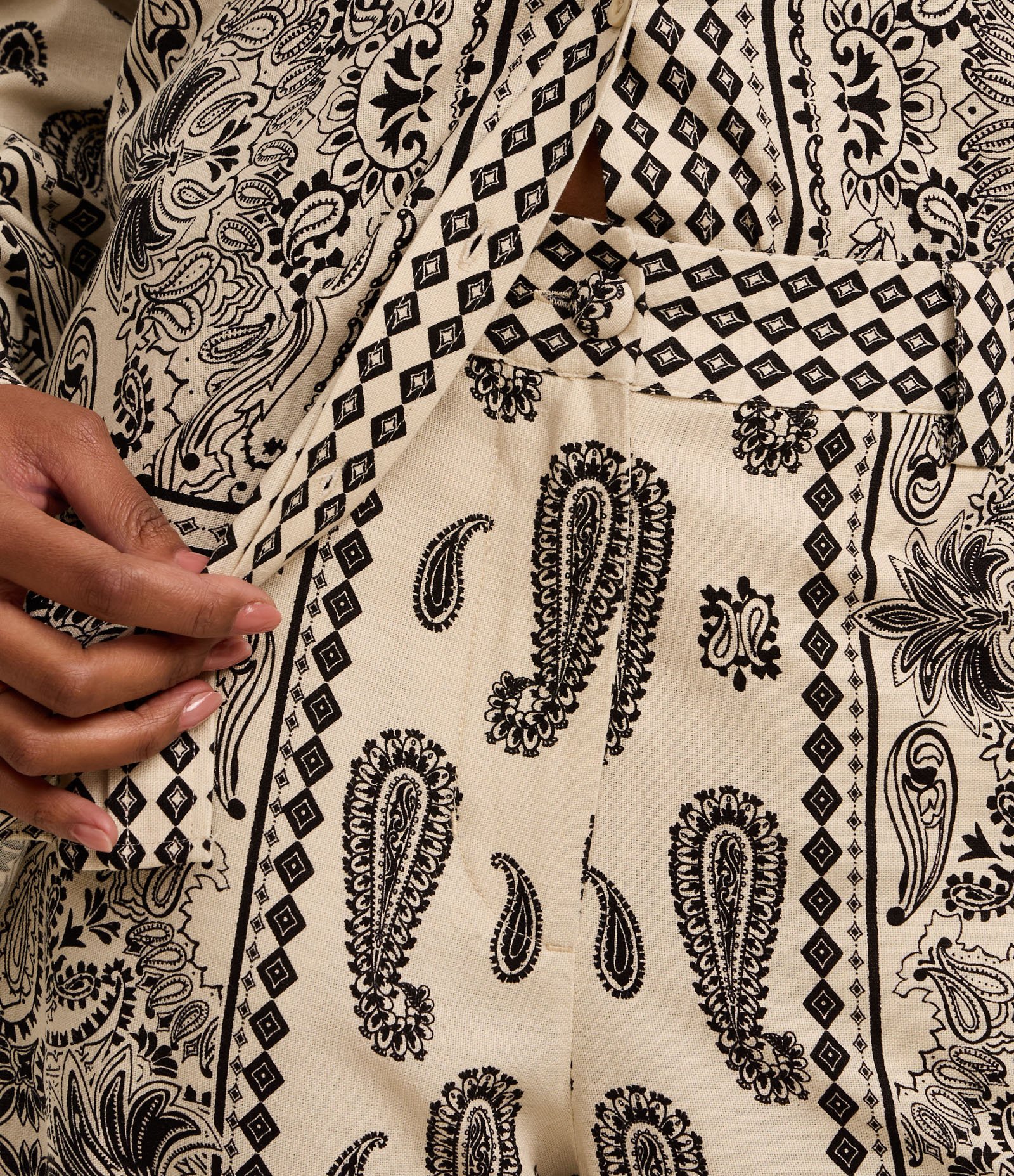 Calça Boho Wide Leg em Viscolinho com Estampa Paisley Off White/Preto 4