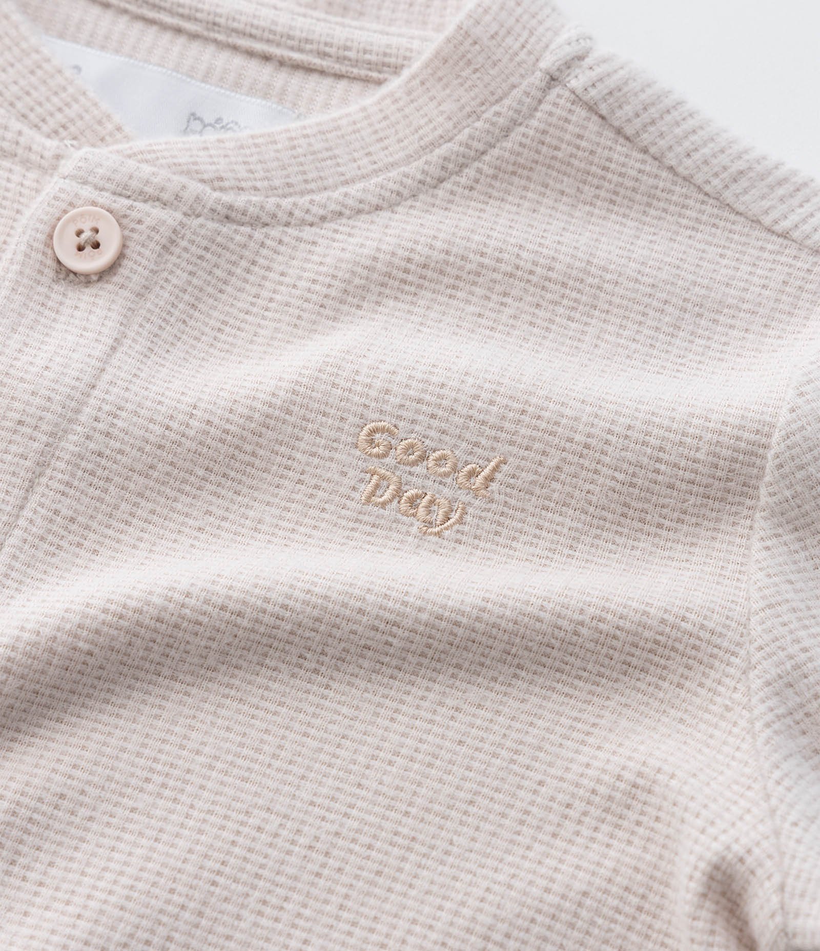 Camiseta Infantil com Bordado no Peito- Tam 1 a 5 anos Bege 6