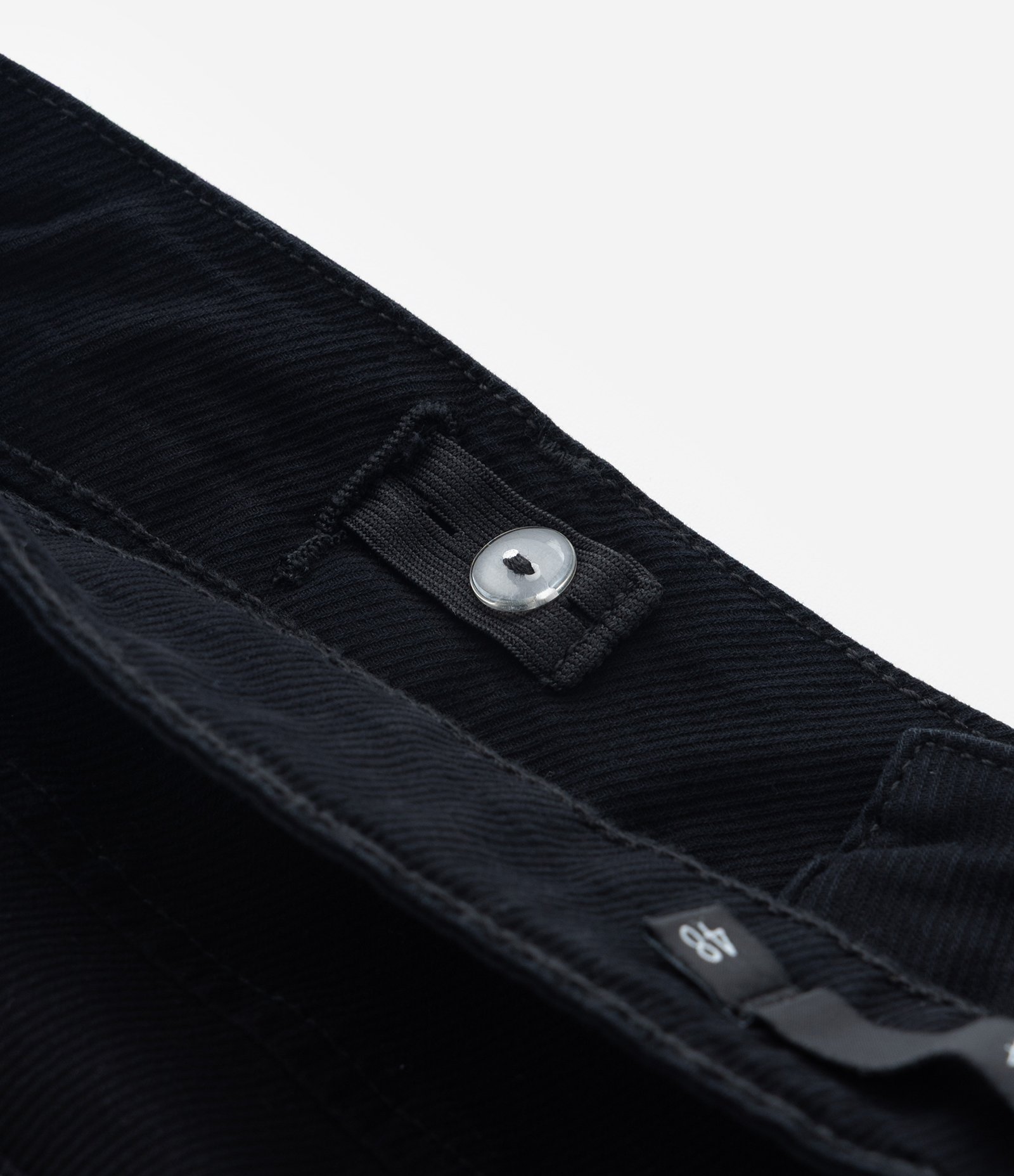 Calça Mom em Sarja e Bolso Carpinteiro Curve & Plus Size Preto 9