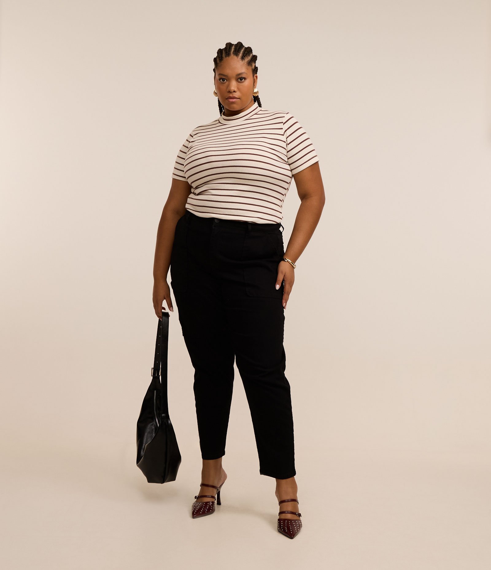 Calça Mom em Sarja e Bolso Carpinteiro Curve & Plus Size Preto 1