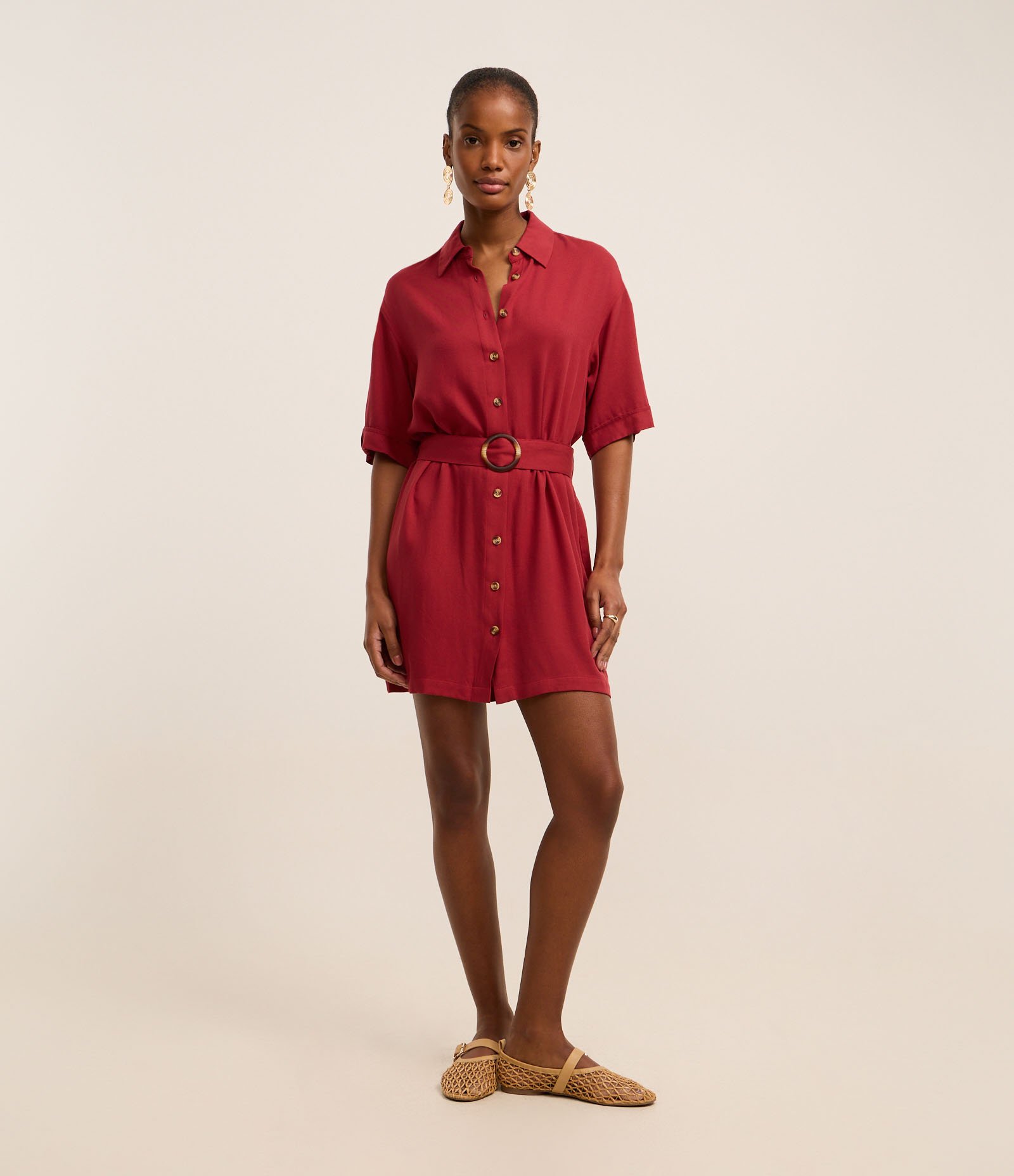 Vestido Curto em Viscose com Faixa Afivelada na Cintura Vermelho 2