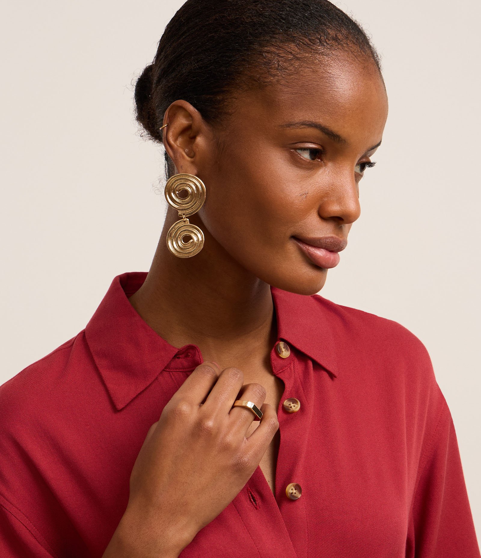 Vestido Curto em Viscose com Faixa Afivelada na Cintura Vermelho 4