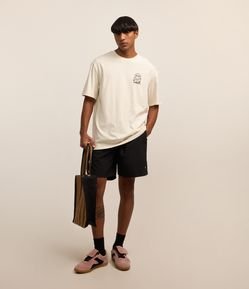 Bermuda com Detalhe de Etiqueta Emborrachada