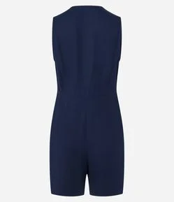 Macaquinho em Viscolinho com Decote V e Botões