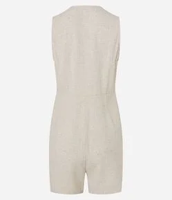 Macaquinho em Viscolinho com Decote V e Botões