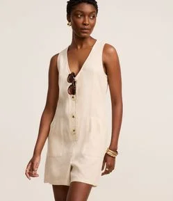 Macaquinho em Viscolinho com Decote V e Botões