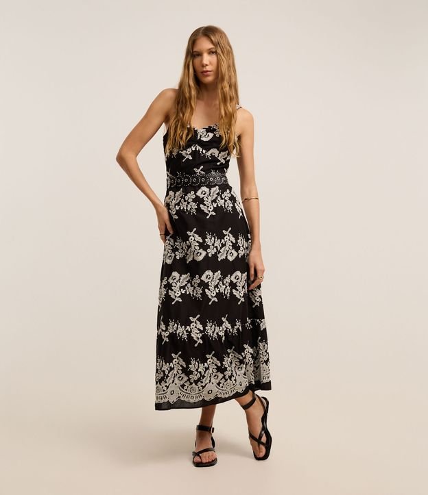 Vestido Evasê Midi em Voal com Bordado Floral de Renda