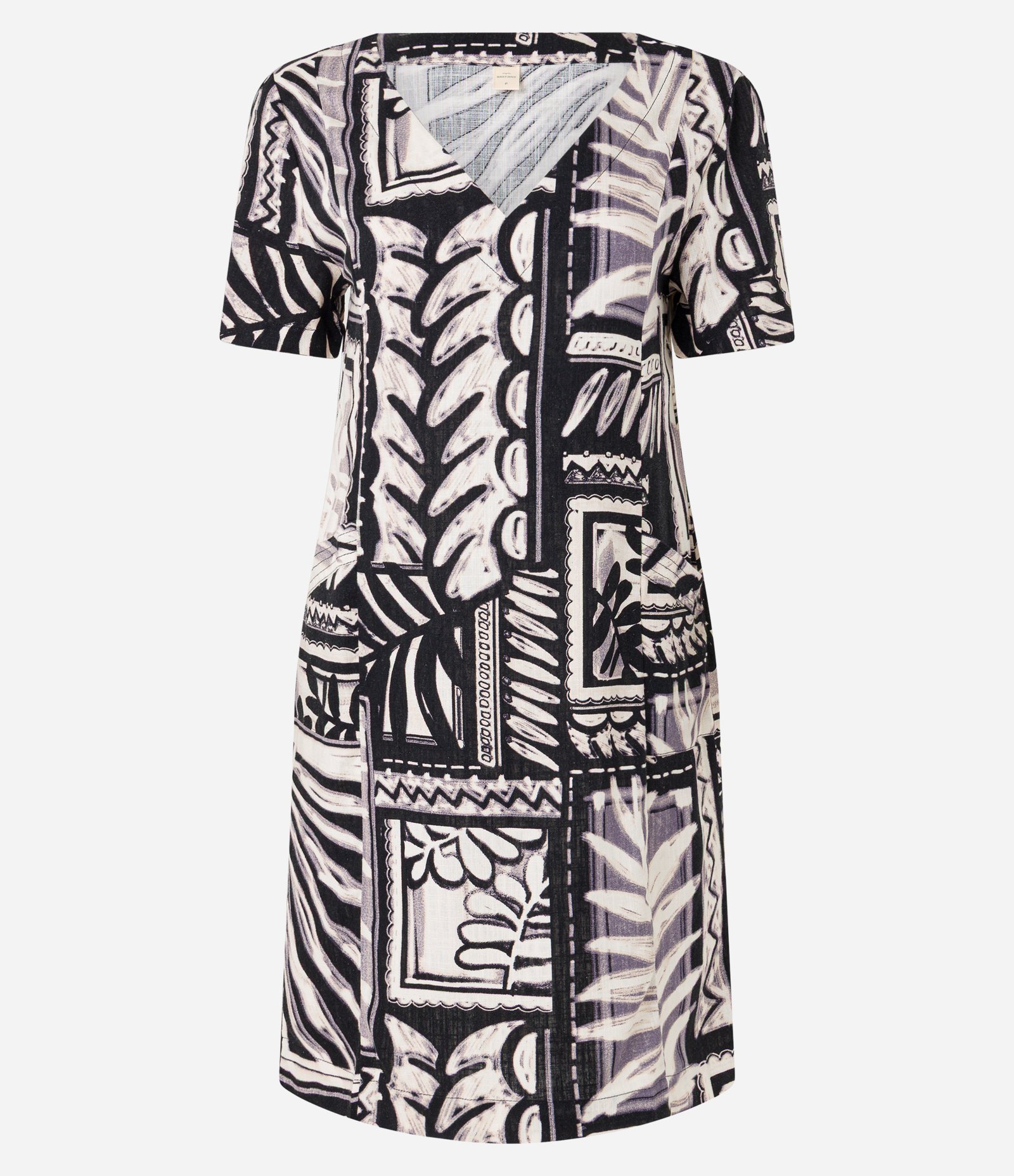 Vestido T-Shirt Curto em Viscolinho com Estampa Artística Bicolor 5