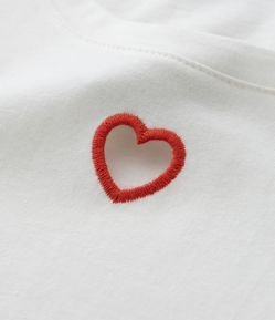 Camiseta T-shirt com Bordado de Corações Curve & Plus Size