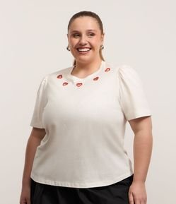 Camiseta T-shirt com Bordado de Corações Curve & Plus Size