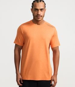 Camiseta Esportiva com Tecnologia Dry e Detalhes Refletivos
