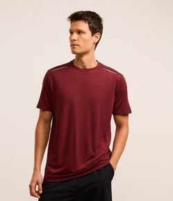 Camiseta Esportiva com Tecnologia Dry e Detalhes Refletivos