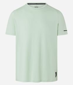 Camiseta Regular Esportiva em Tecnologia Dry com Etiqueta na Barra