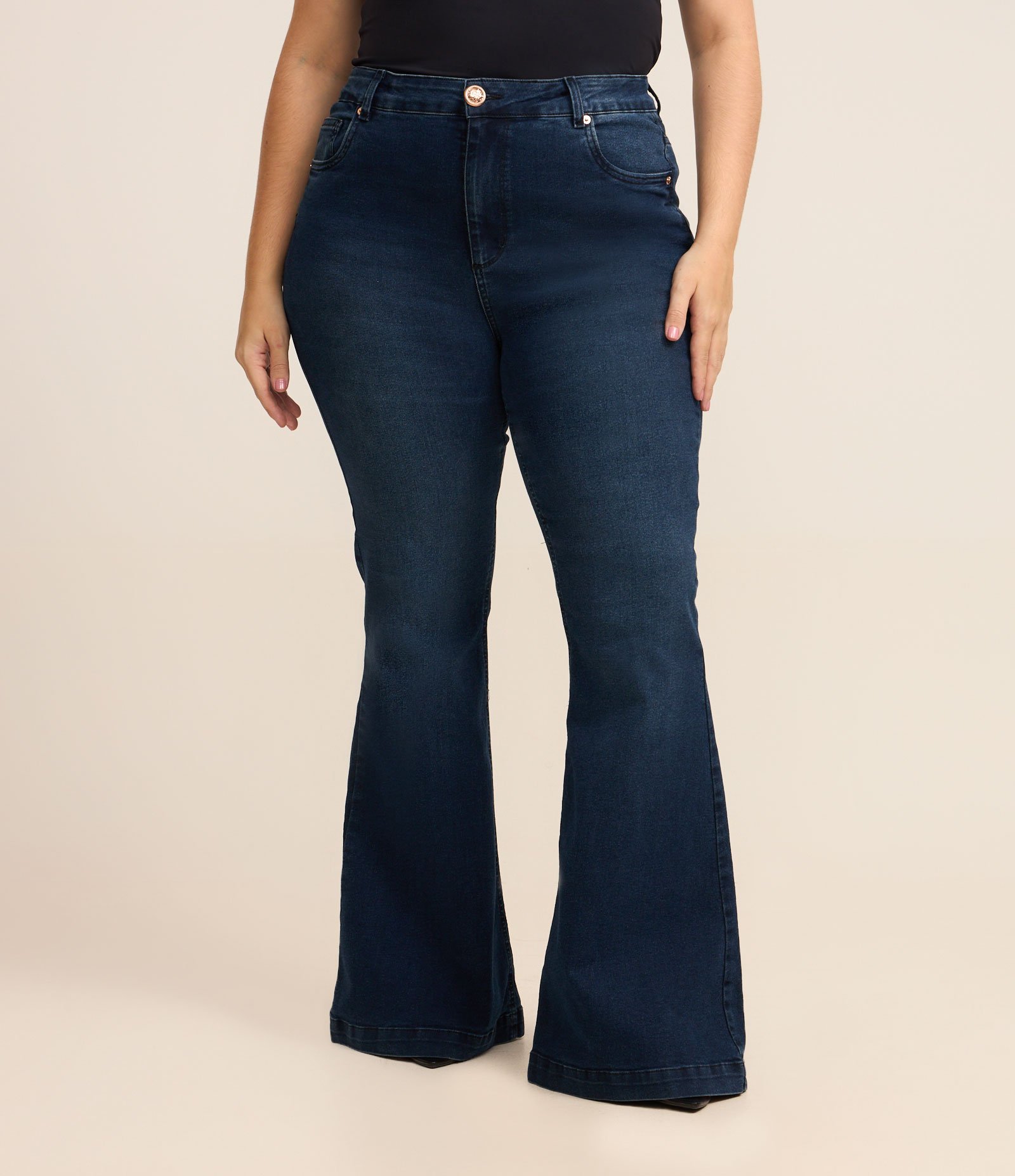 Calça Flare em Jeans com Elastano Curve & Plus Size Azul 2