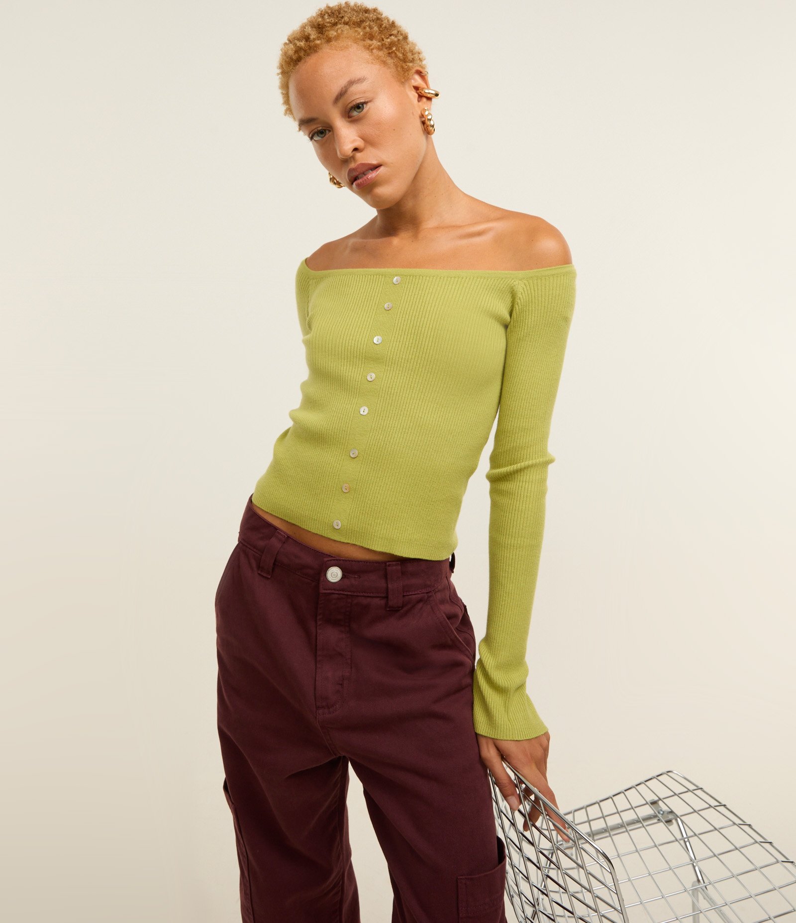 Calça Cargo Cintura Alta em Sarja com Bolso Lateral Vinho 3