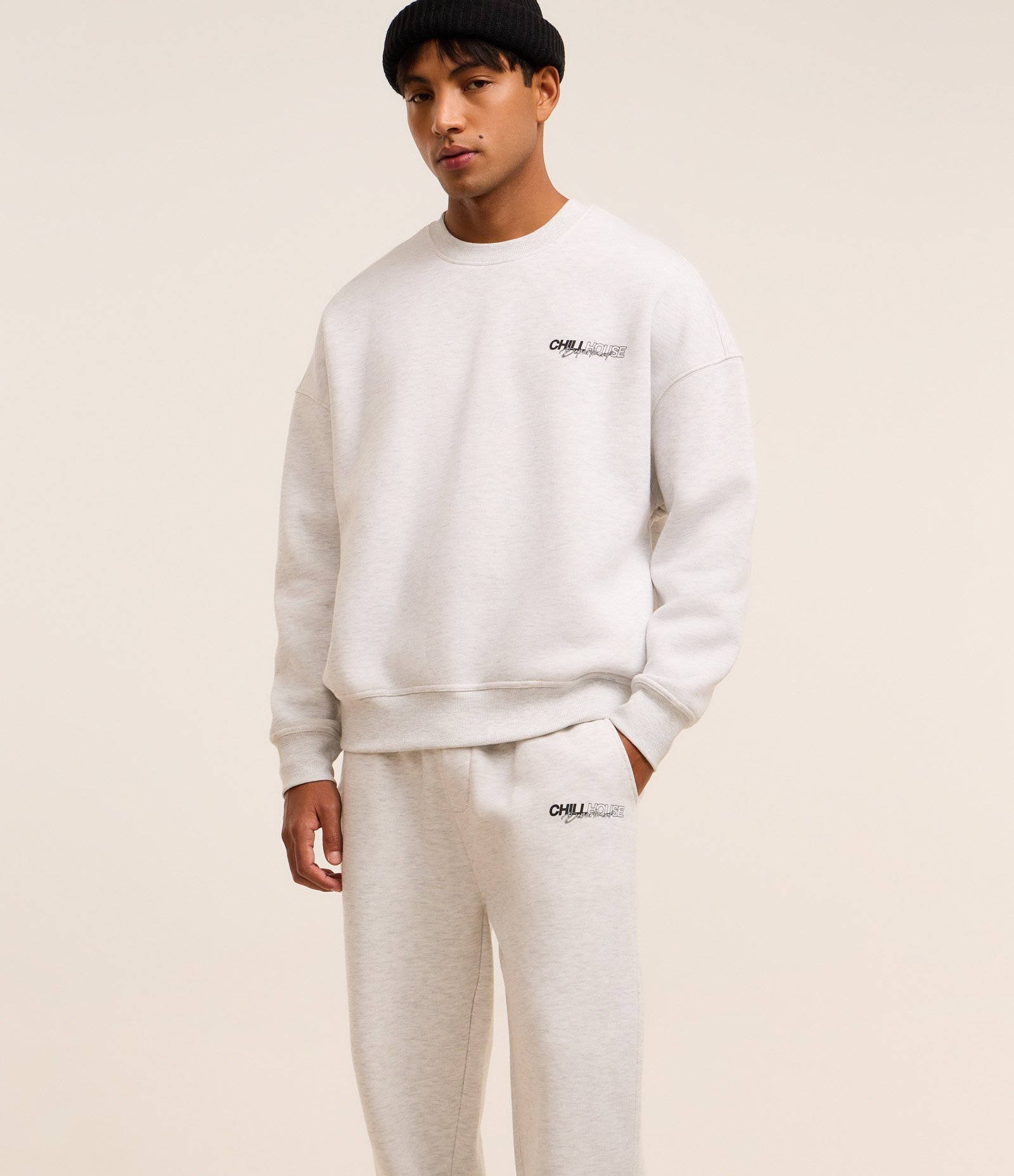 Calça Jogger em Moletom com Felpa com Estampa Lettering Cinza 4