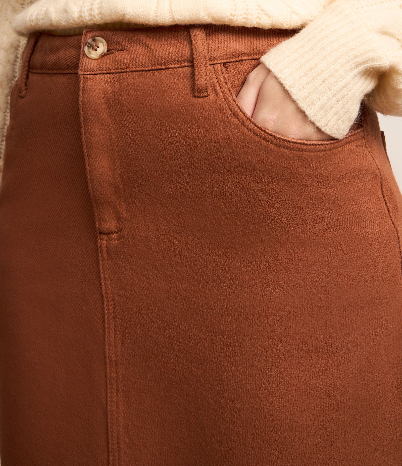 Saia Midi em Sarja Cotelê e Fenda Frontal Curve & Plus Size Terracota 4