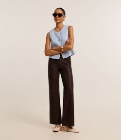 Calça Reta em Jeans Resinado com Cintura Alta