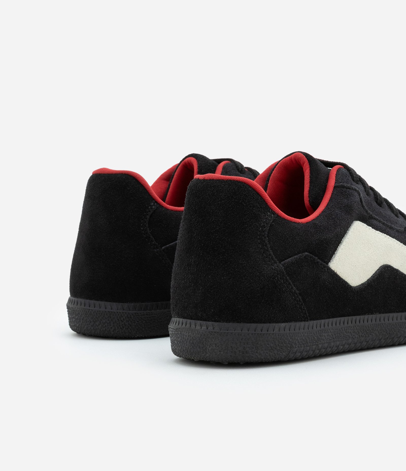 Tênis Racing Retrô em Camurça com Recortes Preto 5