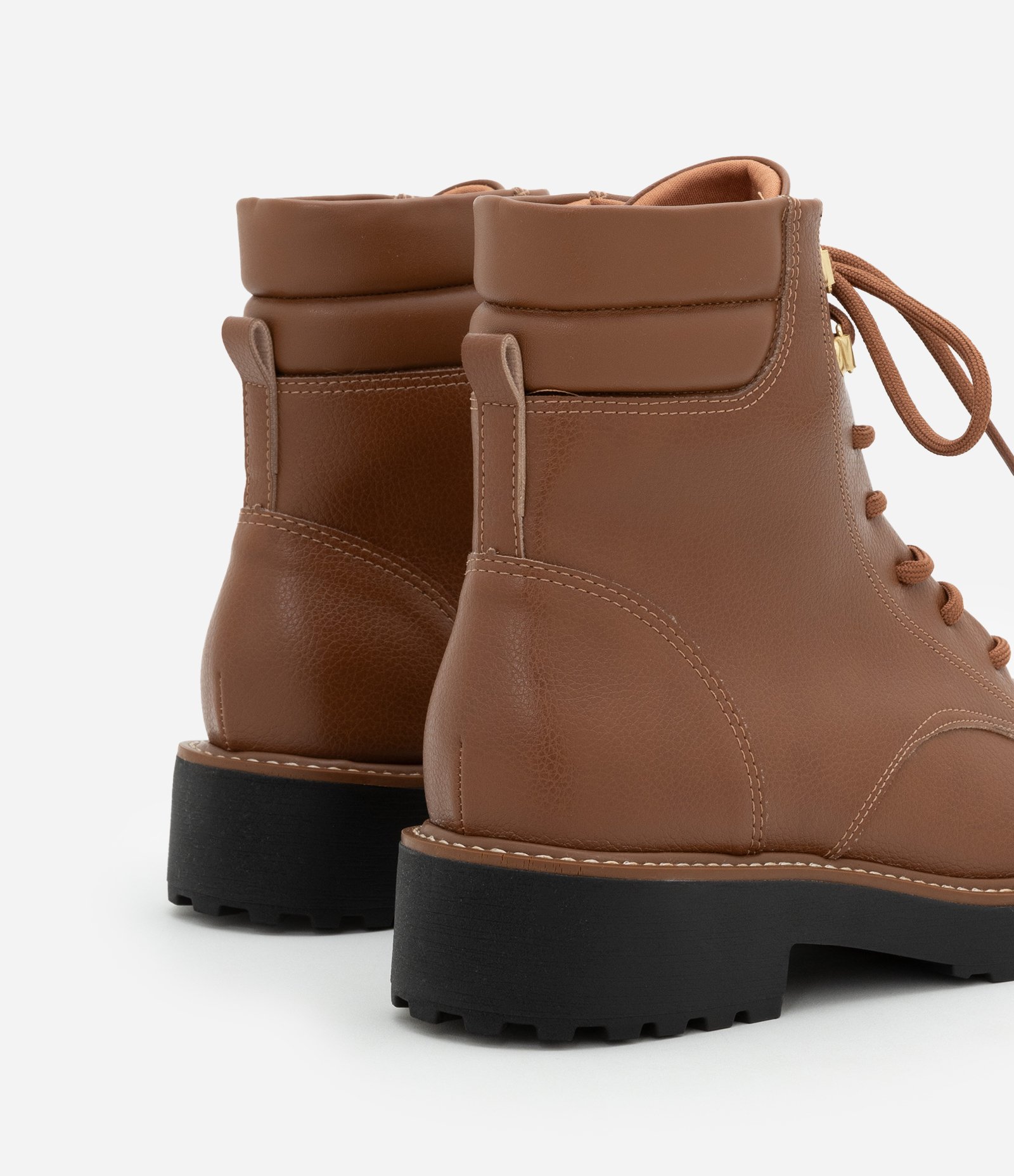 Bota Coturno em PU com Recortes Pespontados Marrom Claro 3