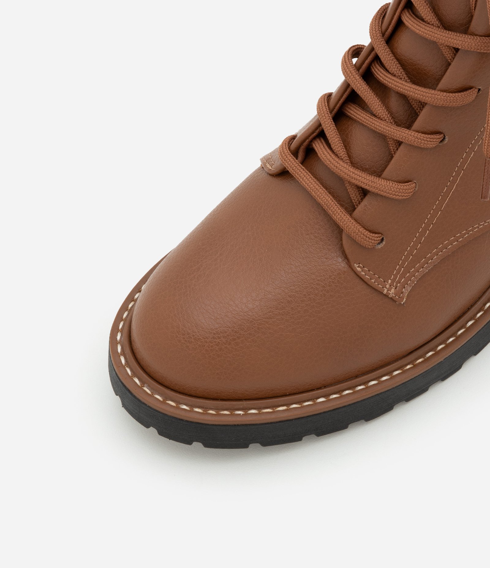 Bota Coturno em PU com Recortes Pespontados Marrom Claro 5