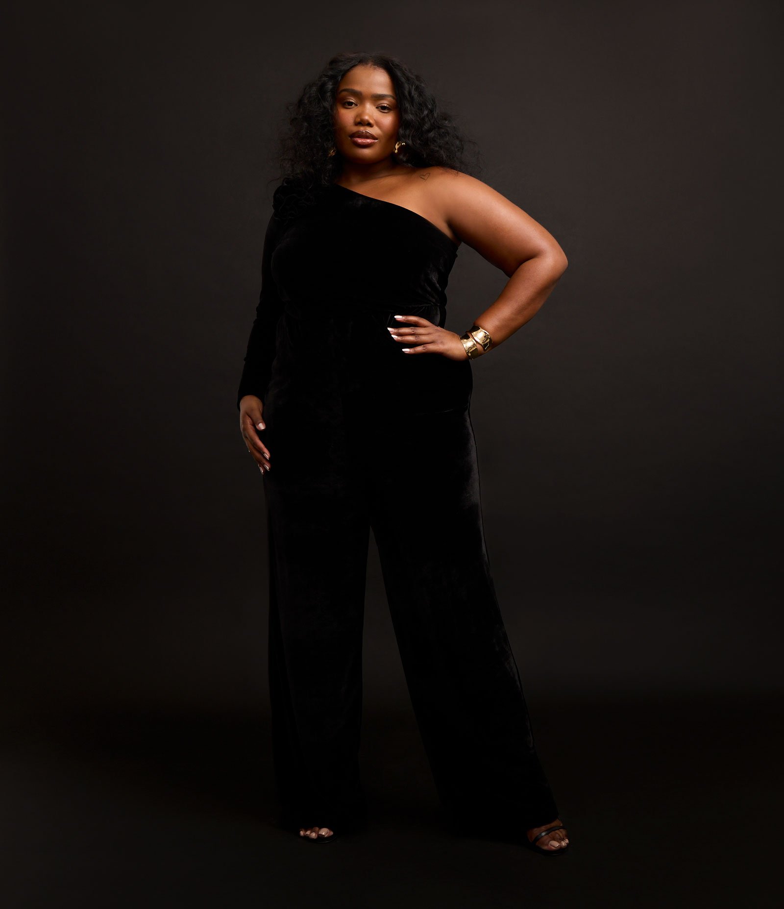 Macacão em Veludo Coleção Rita Carreira Curve & Plus Size Preto 6