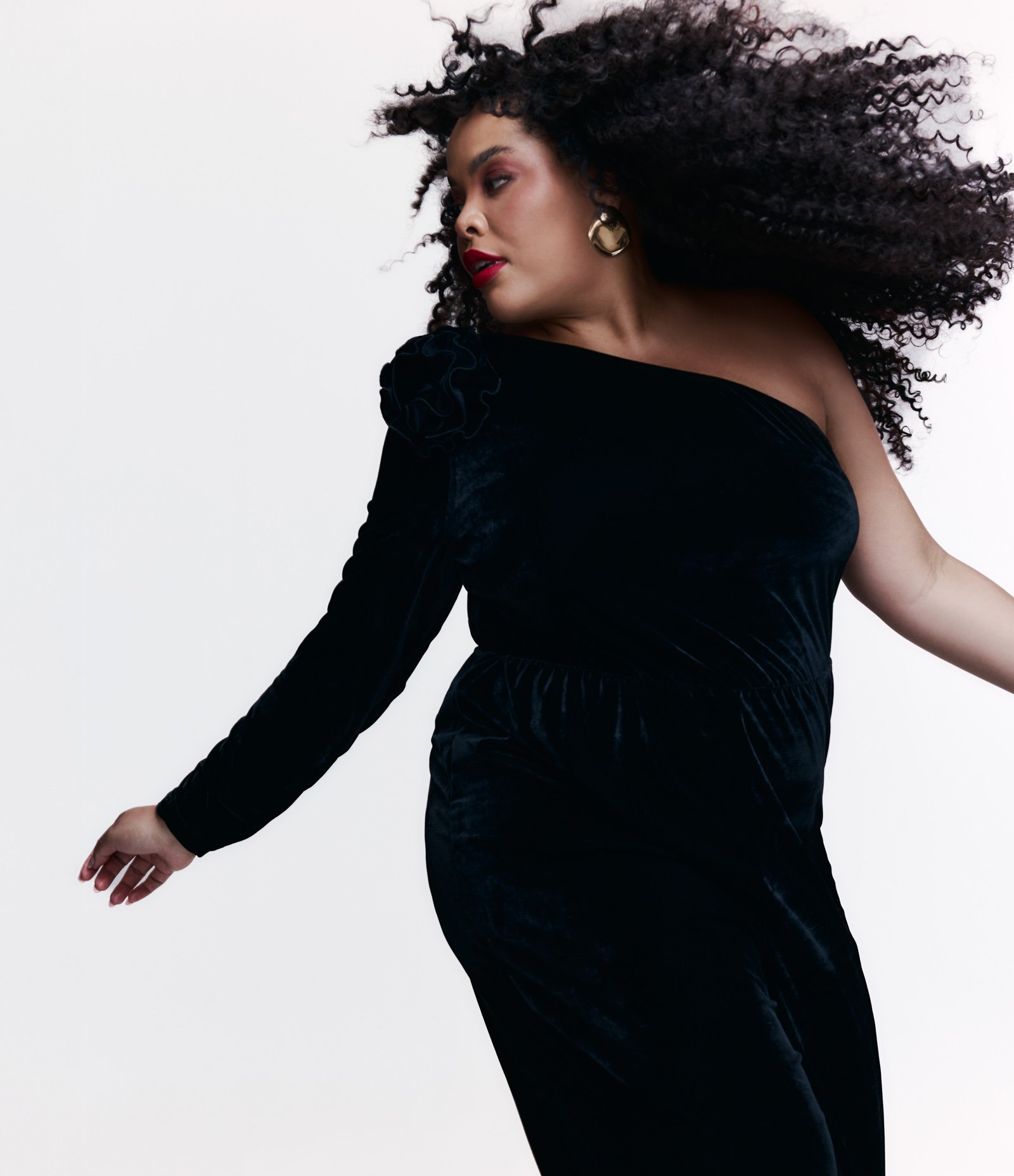 Macacão em Veludo Coleção Rita Carreira Curve & Plus Size Preto 2