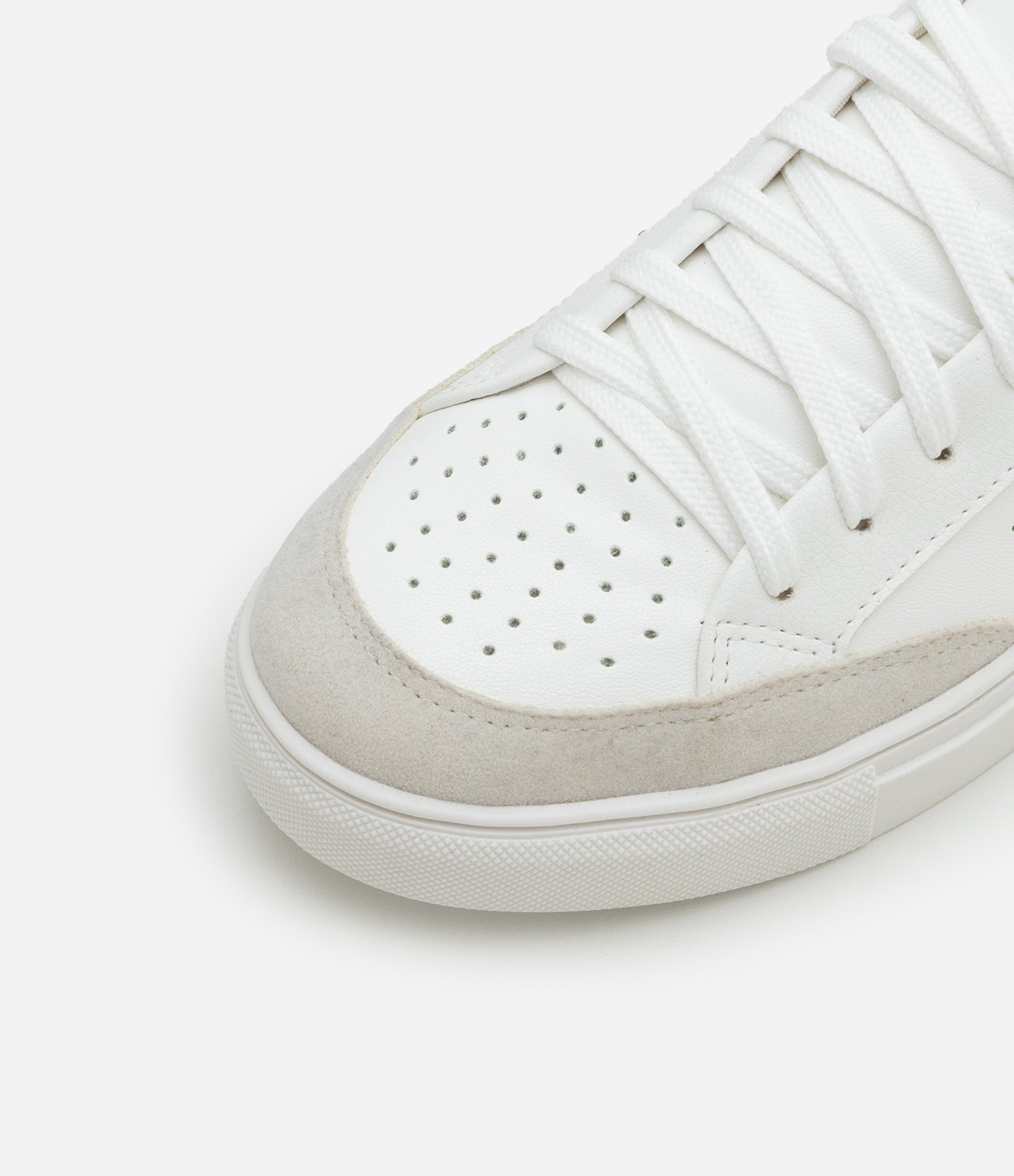 Tênis Casual em Material Sintético com Recortes de Camurça Branco 4