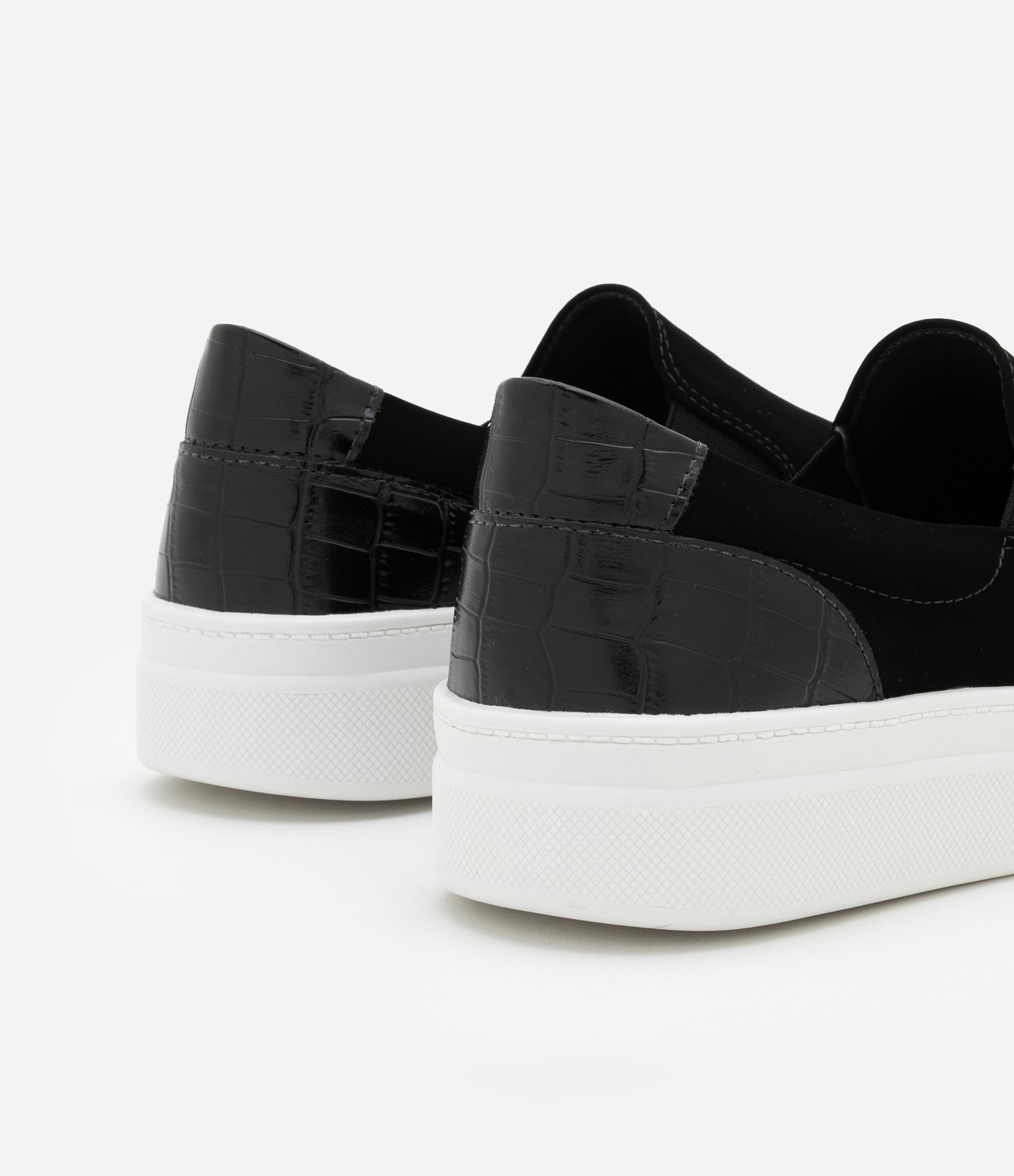 Tênis Slip On com Efeito Suede e Croco Preto/Branco 5