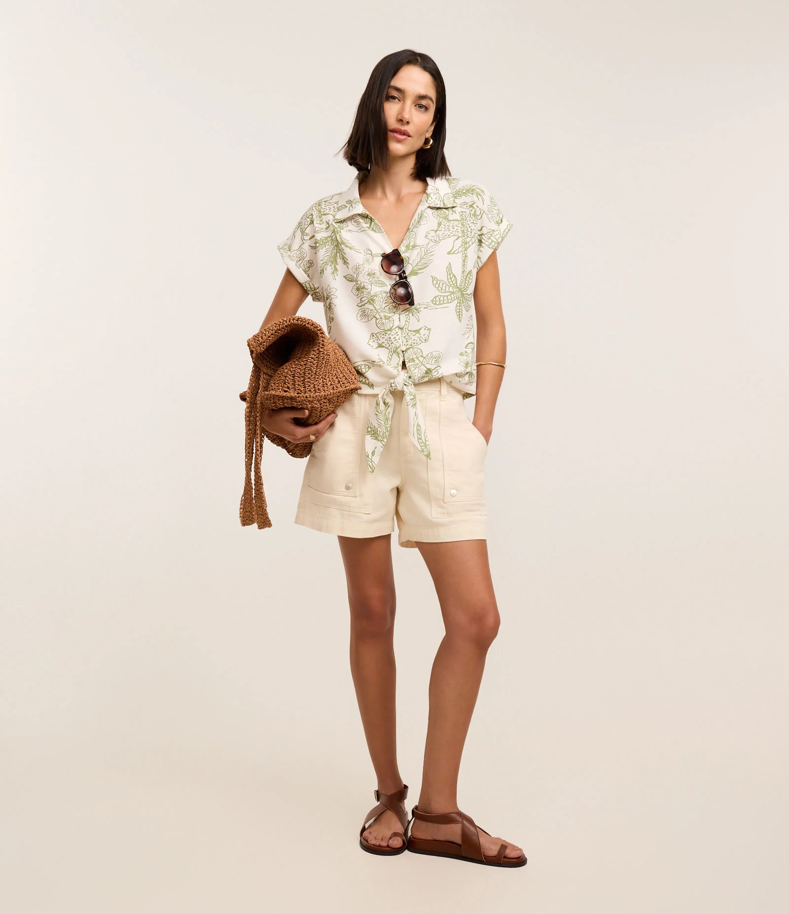 Blusa em Piquet com Amarração e Bordado Floral Verde/Bege 2