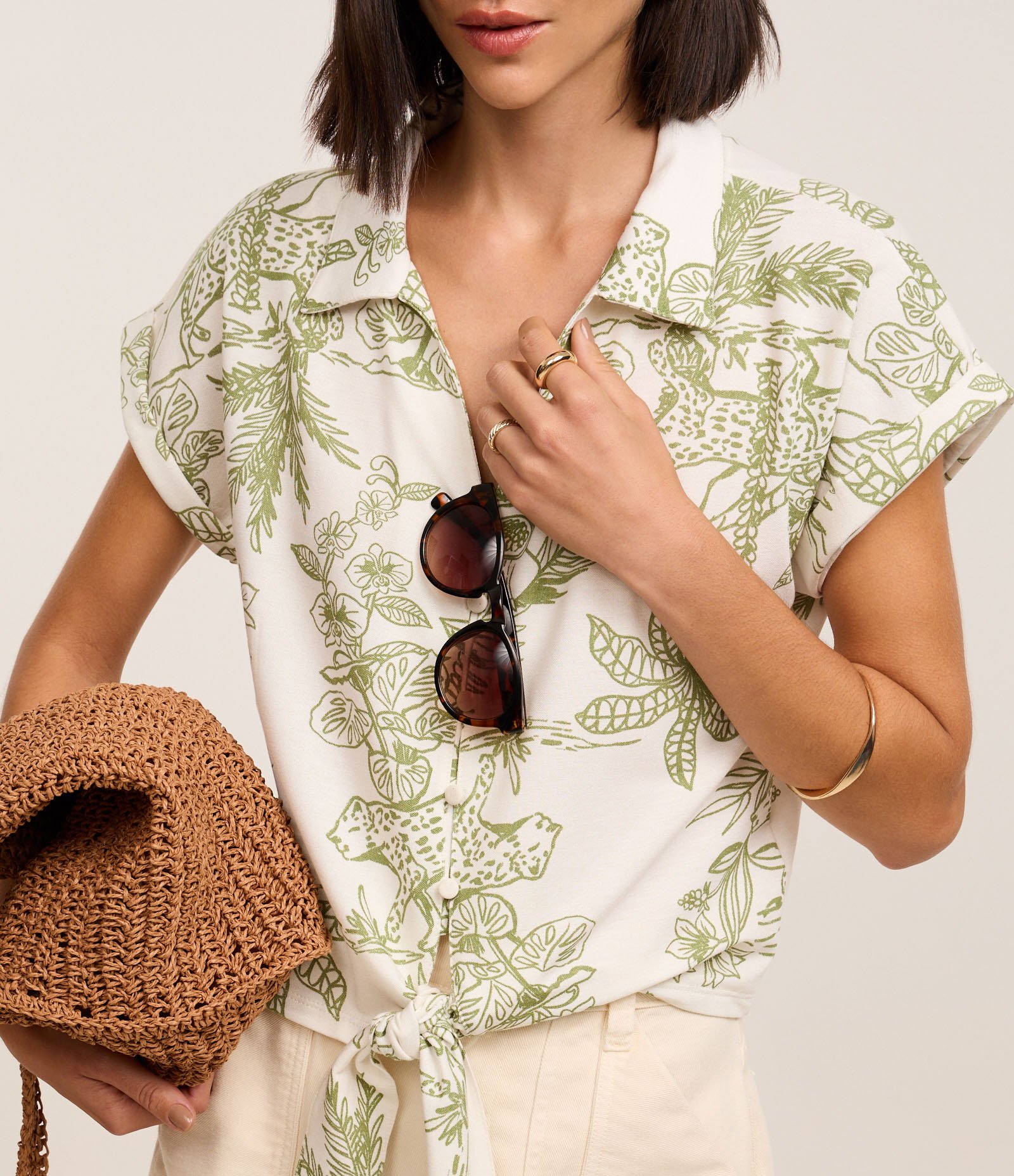 Blusa em Piquet com Amarração e Bordado Floral Verde/Bege 4