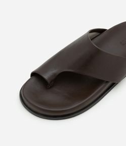 Sandália Rasteira em Couro com Dedeira