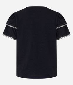 Blusa em Algodão com Babado na Manga e Detalhe Efeito Crochê