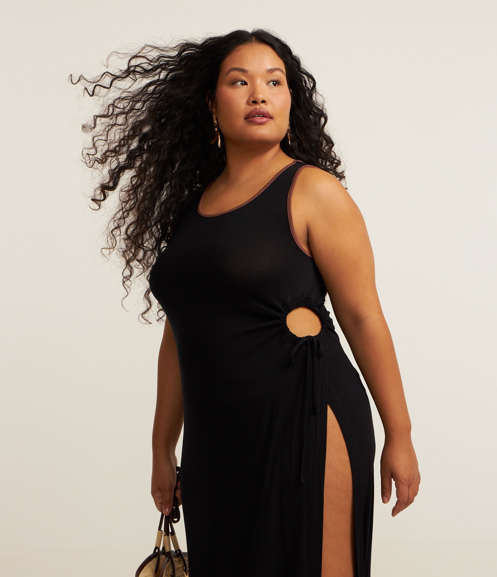 Saída de Praia Vestido Longo Assimétrico com Recorte Curve e Plus Size Preto 2