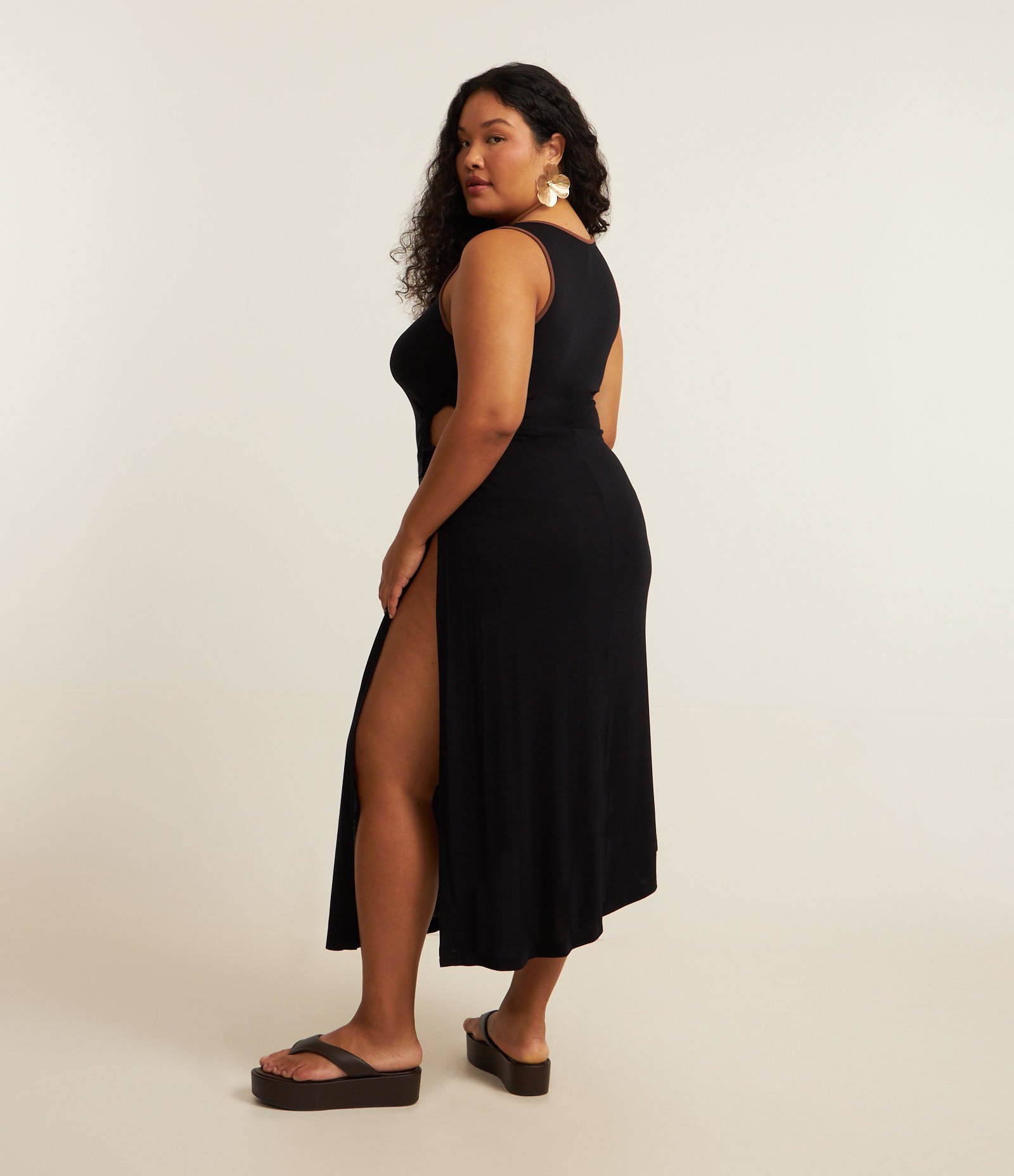 Saída de Praia Vestido Longo Assimétrico com Recorte Curve e Plus Size Preto 3