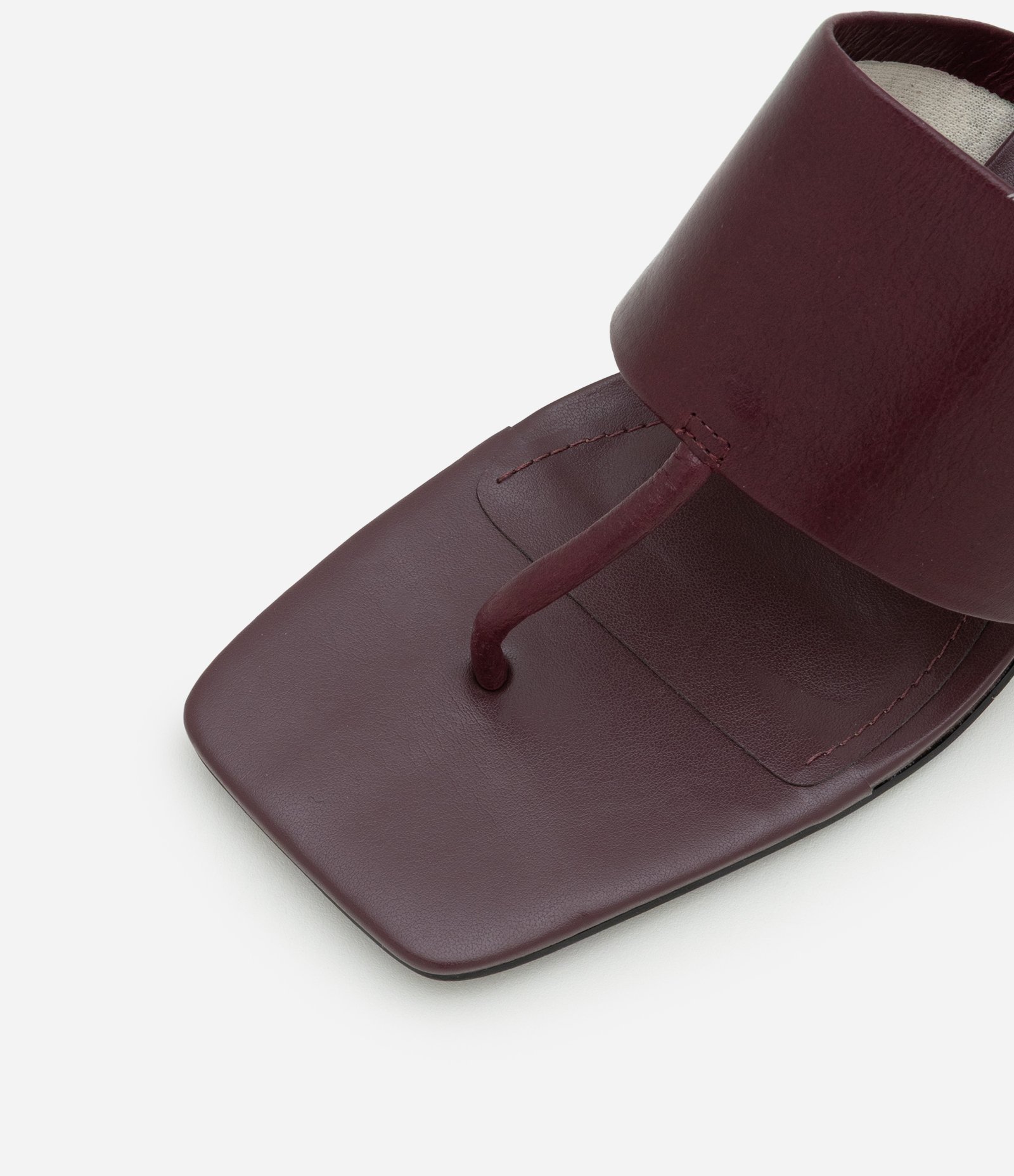 Sandália em Couro com Tira Larga e Dedinho Vinho 5