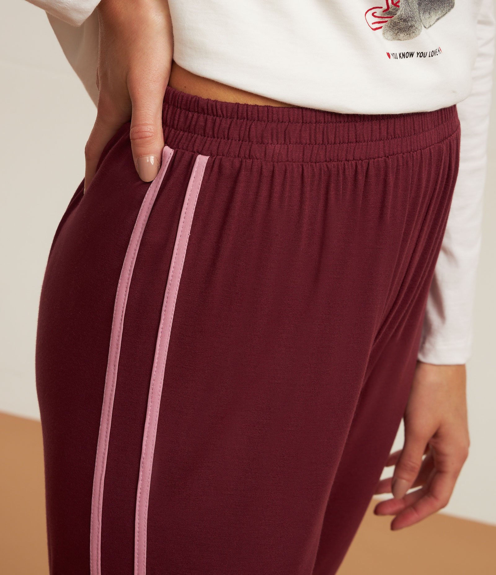 Pijama Longo em Malha com Estampa Gatinho Dedicated to All my Fans Branco/Vermelho 3