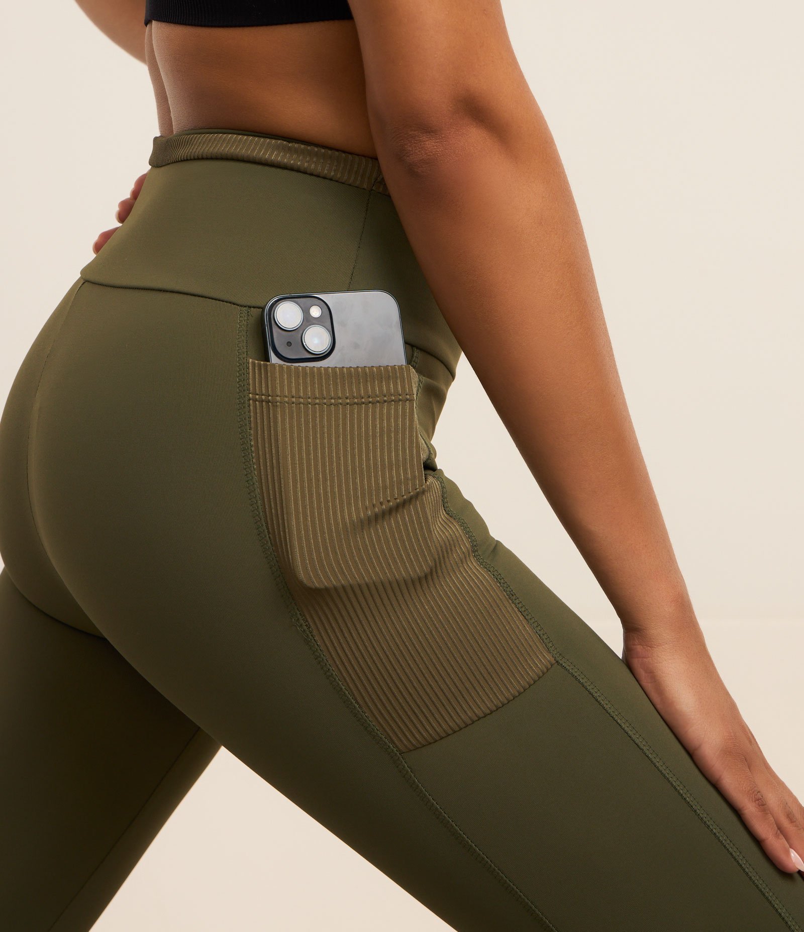 Calça Legging Esportiva em Microfibra com Bolso Verde 6