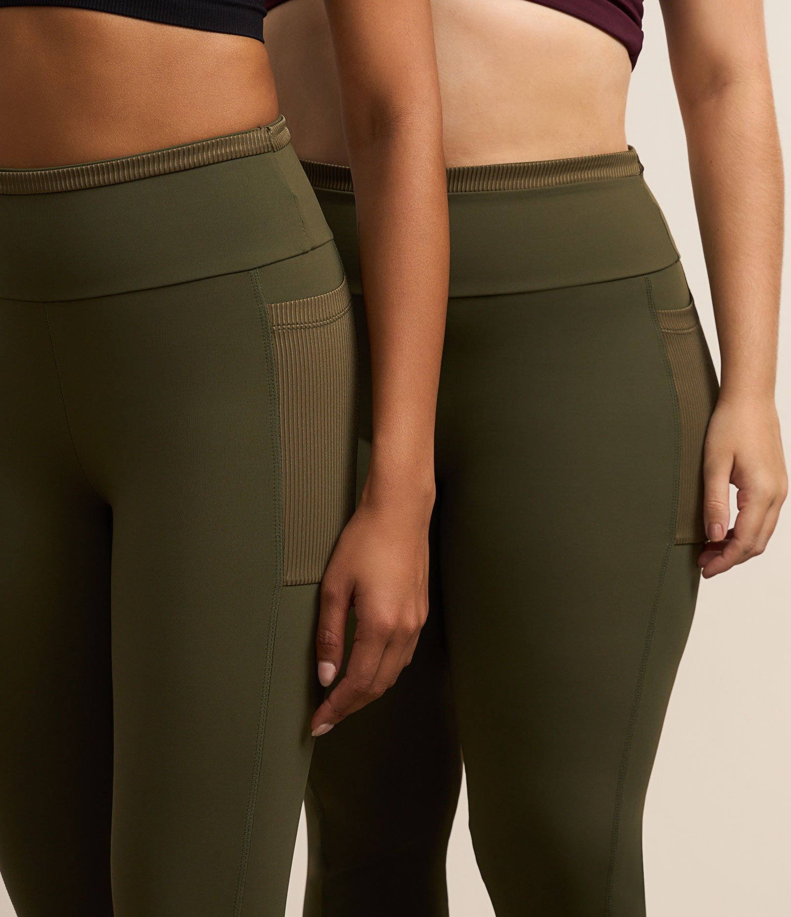 Calça Legging Esportiva em Microfibra com Bolso Verde 7