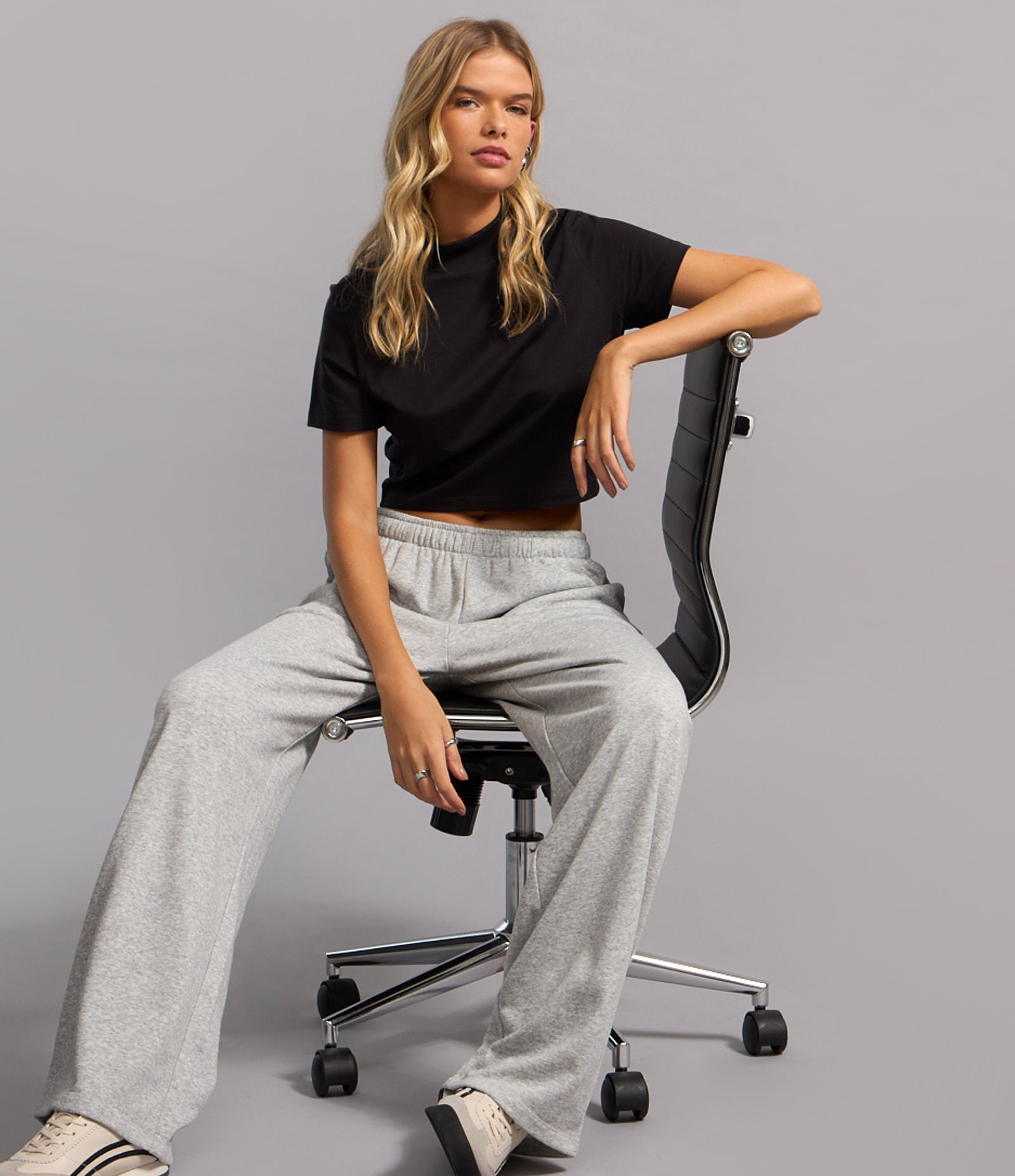 Blusa T-Shirt Cropped em Algodão Peruano com Gola Altinha Preto 4