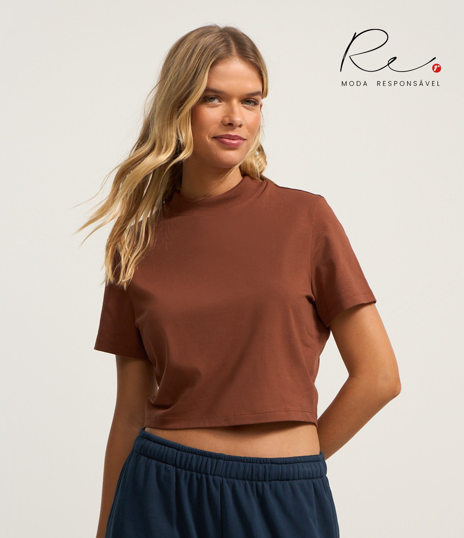Blusa T-Shirt Cropped em Algodão Peruano com Gola Altinha 1