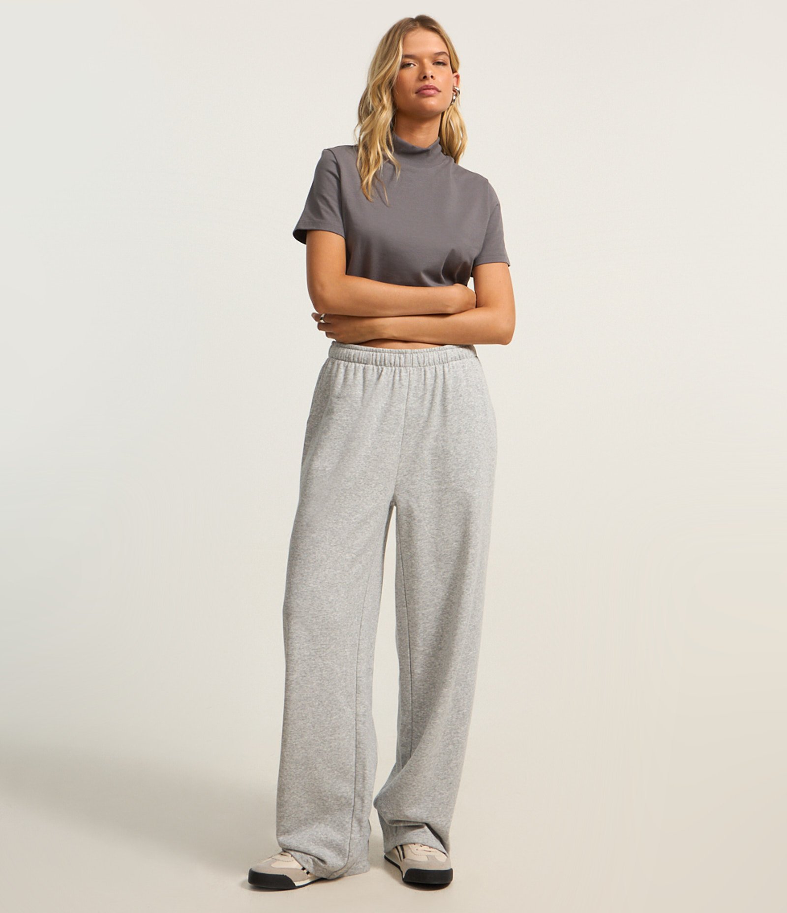 Blusa T-Shirt Cropped em Algodão Peruano com Gola Altinha Chumbo 3