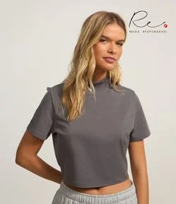 Blusa T-Shirt Cropped em Algodão Peruano com Gola Altinha